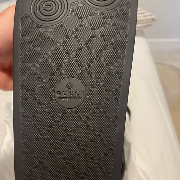 Gucci Hawaii Black Multicolor Slide Sandals
These slides are rare collectors - Picture 7 of 8